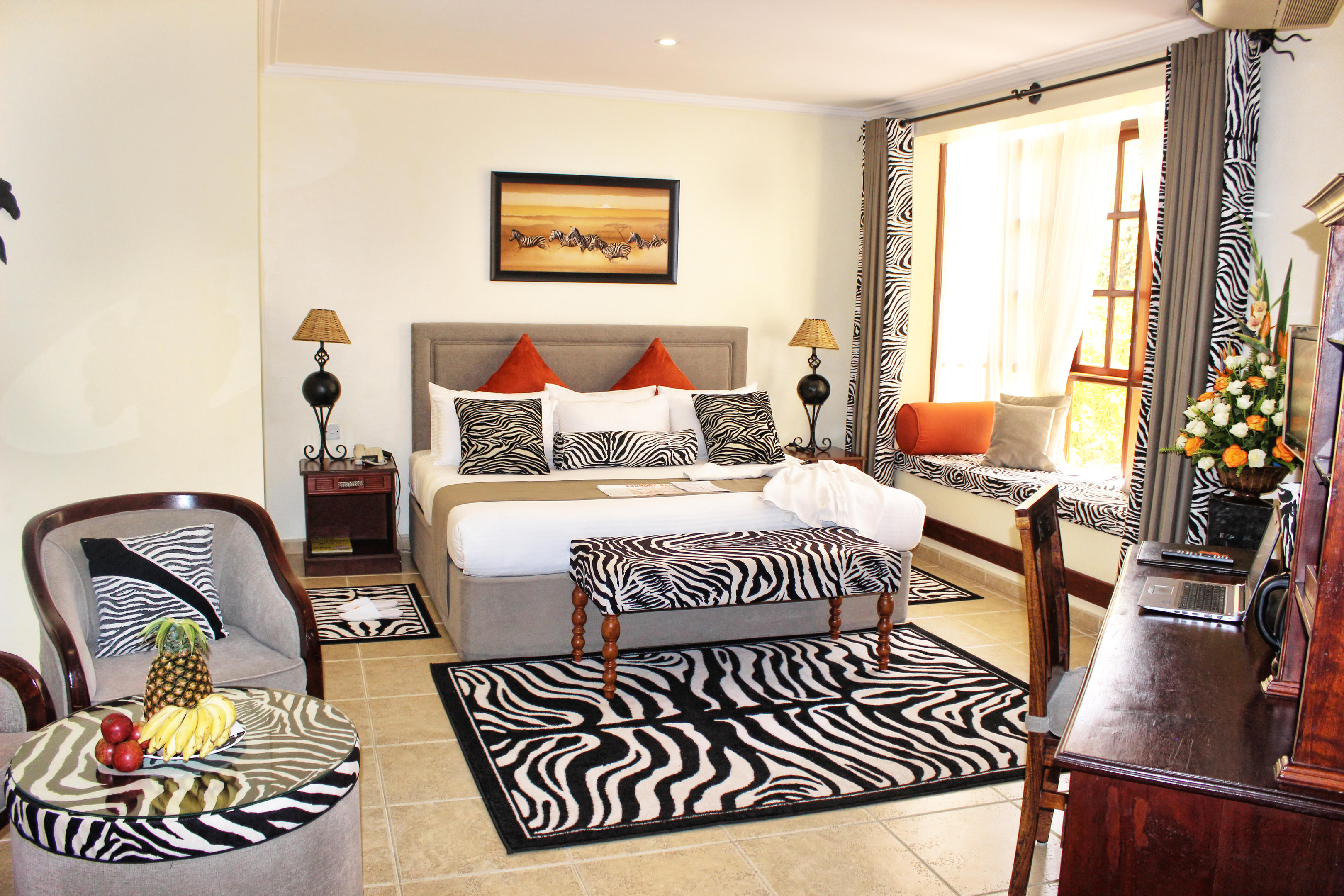 The African Tulip thumbnail 1